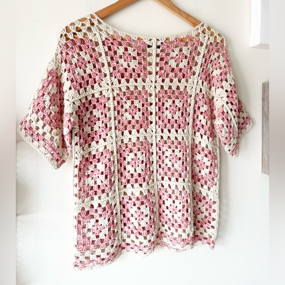 Davi & Dani Granny Square Crochet Sweater Pink and Cream Size Large Boho Shabby - Picture 5 of 10